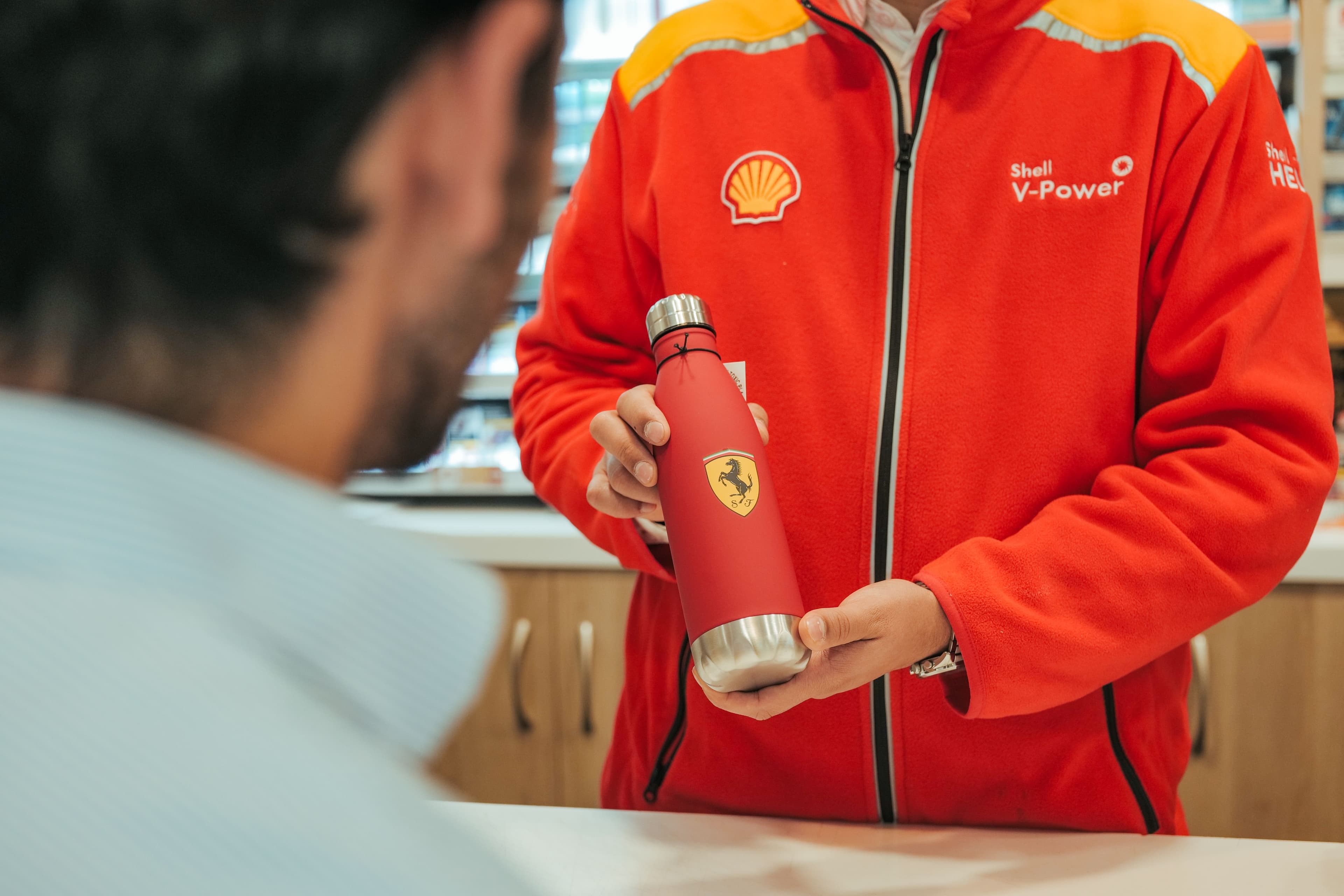 Já conhece a nossa gama exclusiva de Merchandising Oficial da Scuderia Ferrari?